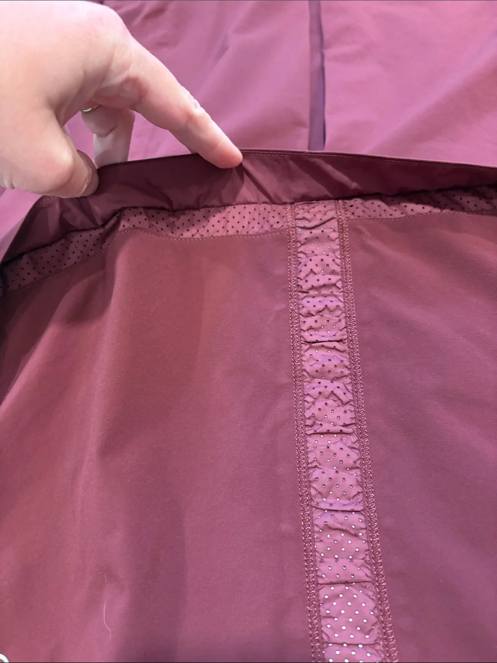 Lululemon Women’s Waterproof Rain Jacket Size 6 Burgundy Cassis Packaway Hood